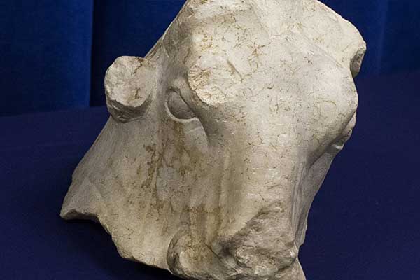 Lübnan kendisinden çalınan tarihi eserleri ABD'dne aldı