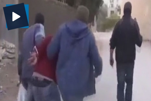 İsrail güçleri 4 Filistinliyi yaka paça gözaltına aldı