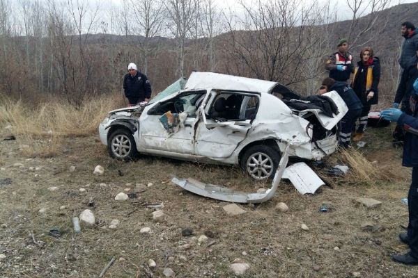 Cenaze yolunda kaza: 2 ölü, 3 yaralı