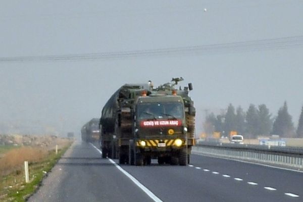 Sınıra askeri sevkiyat yapıldı