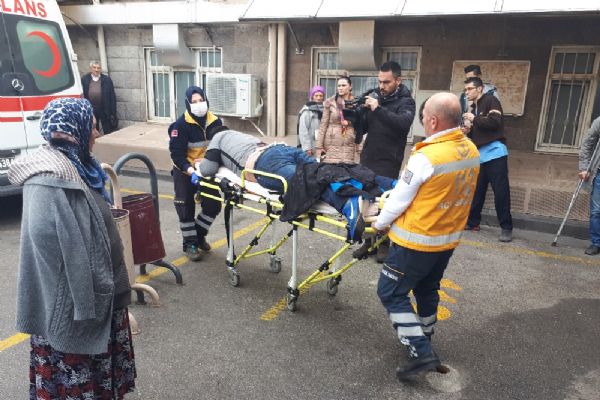 Başkent Adliyesi önünde döner bıçaklı saldırı: 1 kişi yaralandı