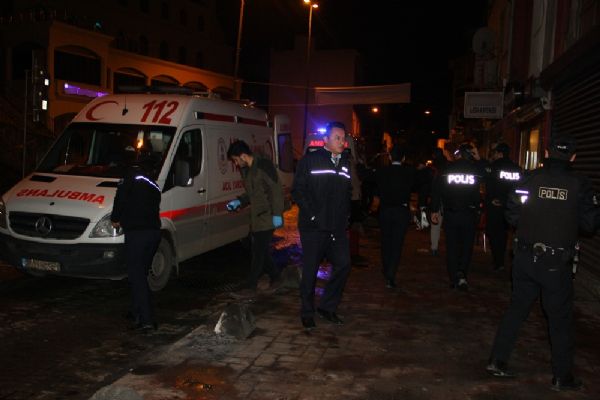 Pidecide oturan müşterilere silahlı saldırı: 3 kişi yaralandı