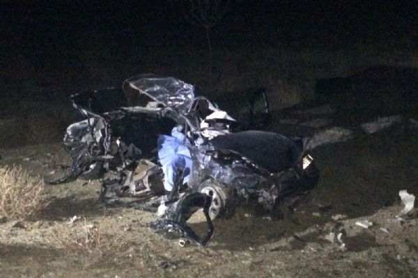 Konya'da otomobil köpeğe çarpıp tır ile çarpıştı: 2 ölü