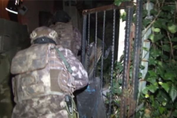 İstanbul'da şafak vakti narkotik operasyonu: 22 kişi gözaltına alındı