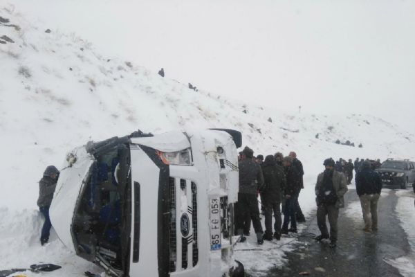 Öğretmenleri taşıyan minibüs takla attı: 9 kişi yaralandı