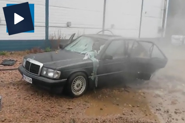 Tank yıkama tabancası Mercedes'in içine konursa...