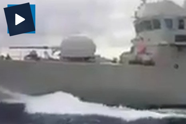 Yunan hücumbot, Türk Sahil Güvenliği botunu sıkıştırdı