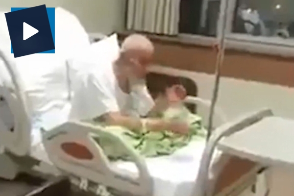 Rüyasında hasta yatağından kalkıp abdest alan eli öpülesi dede