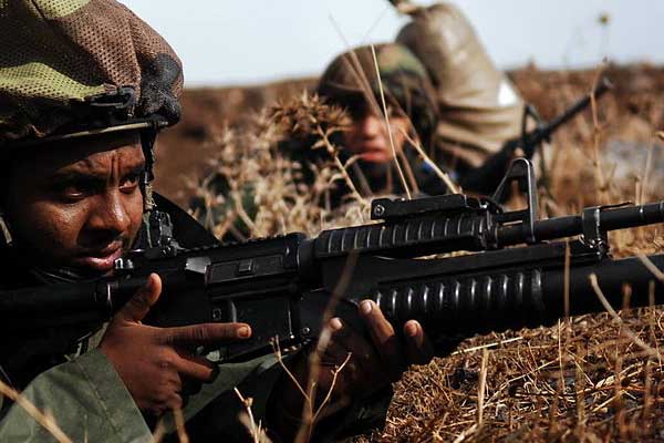 İsrail askerleri eğitim sırasında 3 yaşındaki çocuğu vurdu