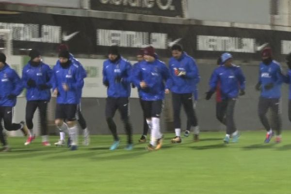 Trabzonspor yağmur altında çalıştı