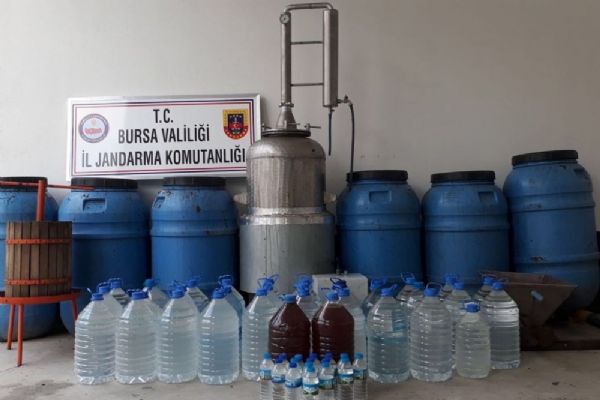 Bursa'da sahte içki üreticisine şafak baskını