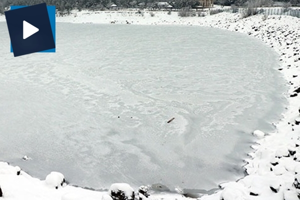 Yozgat'ta göletler dondu, yamaçlarda sarkıtlar oluştu