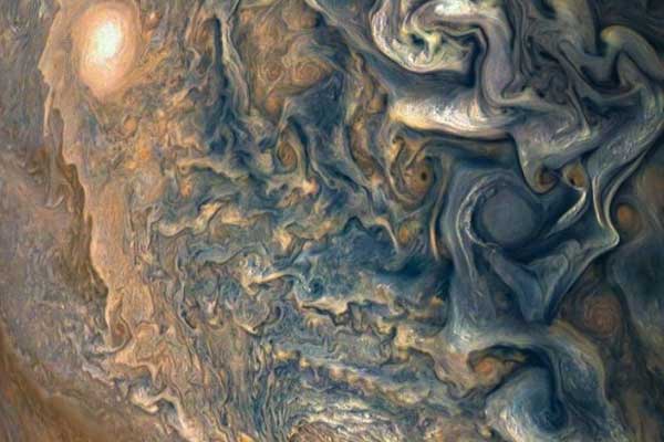 NASA'nın uzay aracı Juno, Jupiter'i görüntüledi
