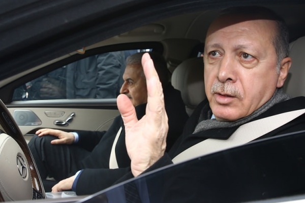 Cumhurbaşkanı Erdoğan, şoför koltuğuna geçti