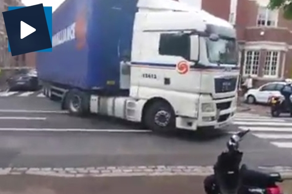 Acemi TIR şoförü dönüş yaparsa...