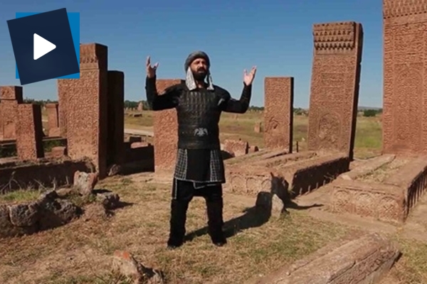 Türkmen sanatçıdan Dombra'ya Arapça klip