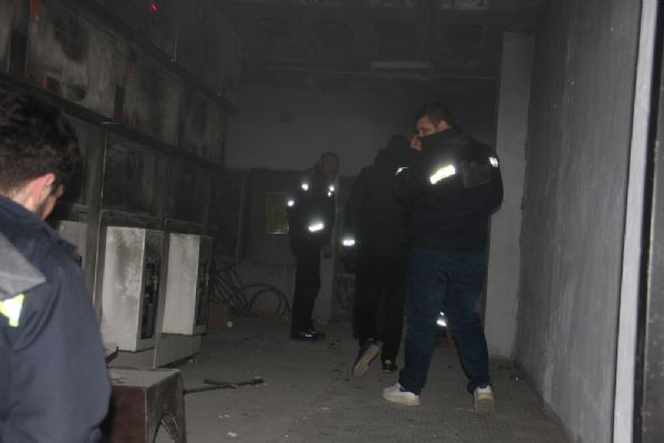 Trafo patladı, mahalle karanlığa büründü