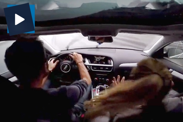 Islak yolda kontrolden çıkan otomobil kamerada