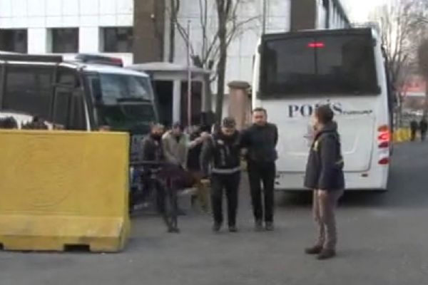 Polisten kaçakçılık baronlarına operasyon!