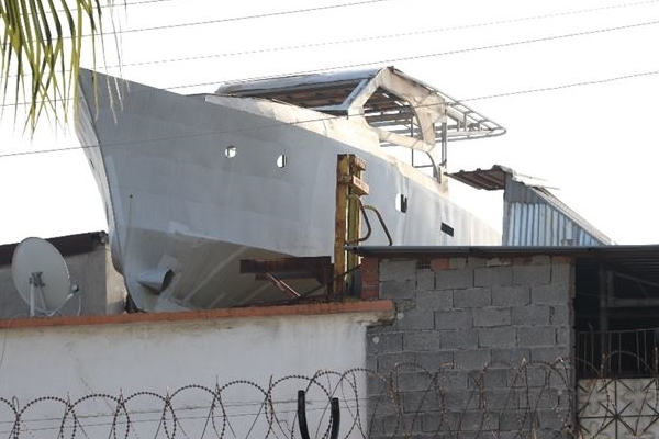 Lüks yatı dama çıkardılar