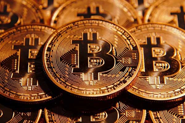 Bitcoin 9 bin doların altına geriledi