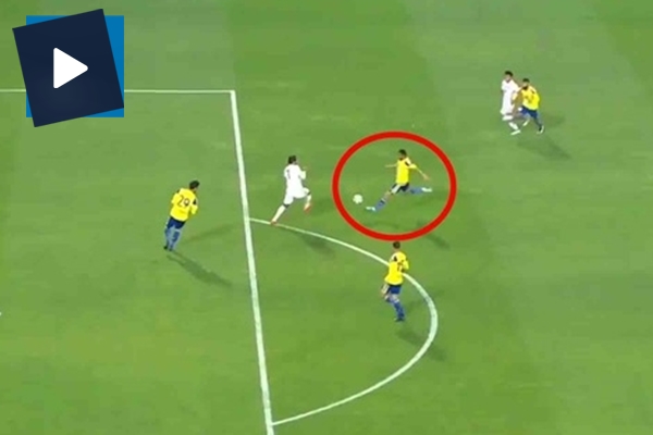 Böylesi görülmedi: Kendi kalesine yılın golünü attı!