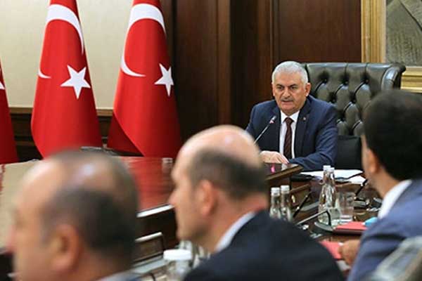 Başbakan PttMessenger uygulaması ile Zeytin Dalı Harekat Merkezi'ne bağlandı