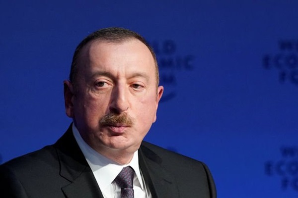 Azerbaycan'da seçimler erkene alındı