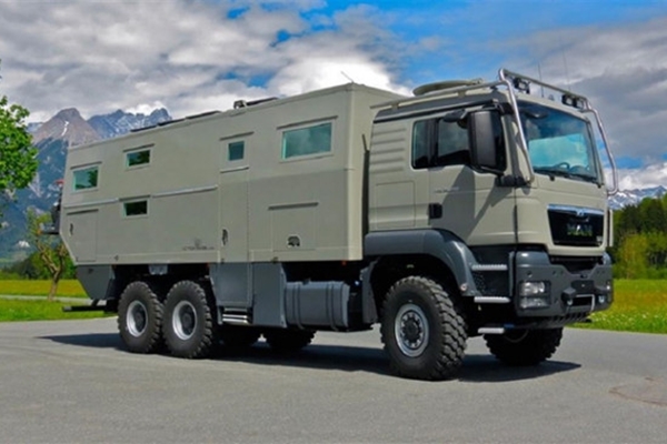 Zırhlı kamyonu eve dönüştürdü!