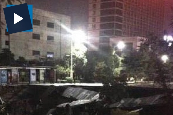 Çin'de yol çöktü