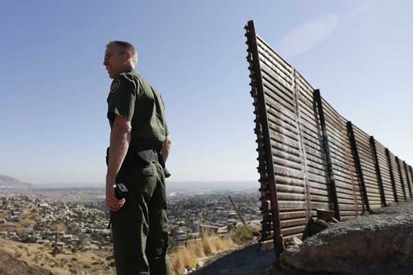 Trump'ın duvar kararı, Meksika göçmeni bir yargıcın dudakları arasında