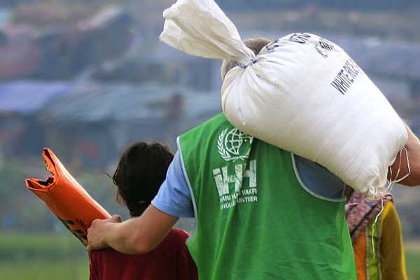 İHH'nın Arakanlılar'a yardımları sürüyor