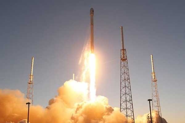 Elon Musk'ın yeni hedefi: Uzaydan internet