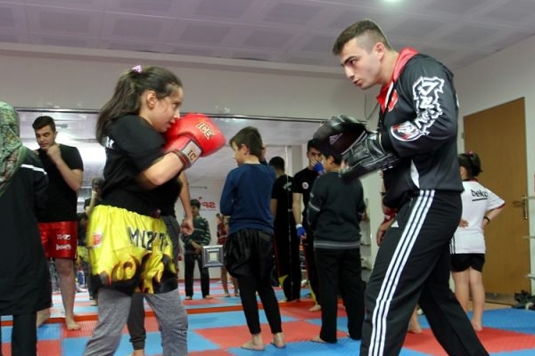 Onları 'Özel harekatçılar' yetiştiriyor!