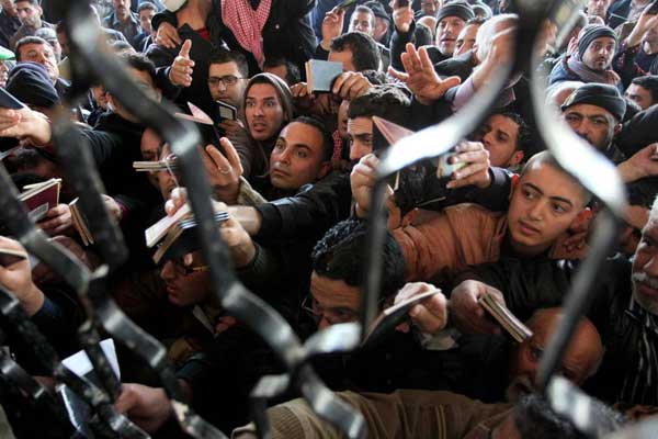 Filistinli hastalar İsrail vizesi beklerken ölüyor