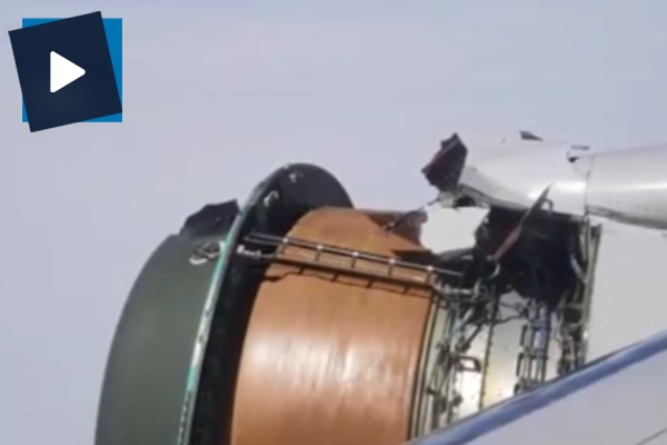 Yolcu uçağının motoru parçalandı