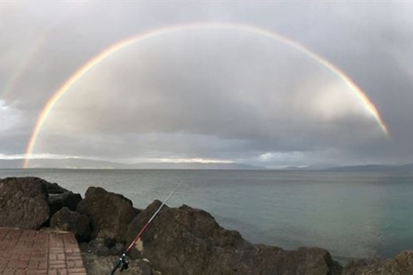 İstanbul'da beliren gökkuşağı kendine hayran bıraktı