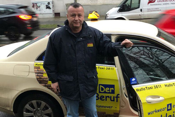 Almanya'da yaşayan Türk taksiciden örnek davranış