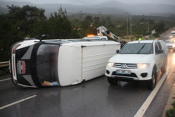 Bodrum'da sağanak yağış beraberinde kazaları getirdi