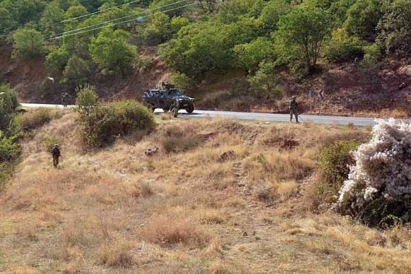Hakkari'de YPJ'li terörist teslim oldu