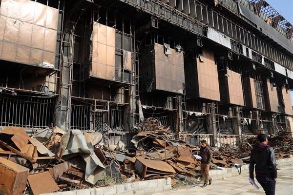 Harabeye dönen üniversitede eğitim devam ediyor