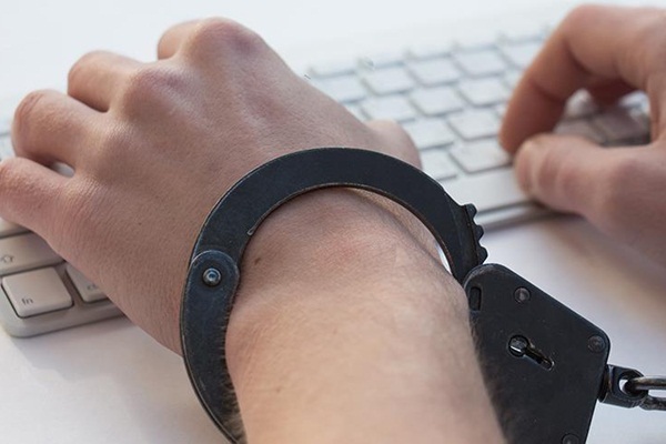 Terör propagandasına 2 tutuklama