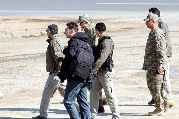 Hulusi Akar sınıra gitti