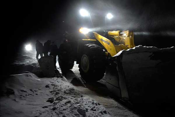 Kar yağışı ve tipide mahsur kalan 86 kişi kurtarıldı