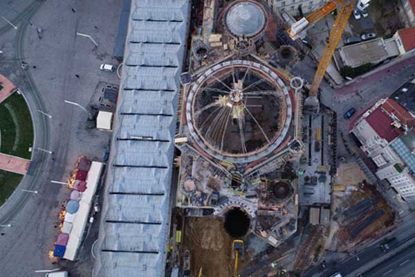 Taksim Camii kubbesine kavuşuyor