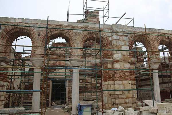 Tarihi caminin restorasyonu devam ediyor