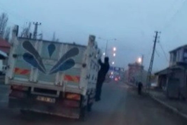 Ağrı - Erzurum karayolunda tehlikeli yolculuk