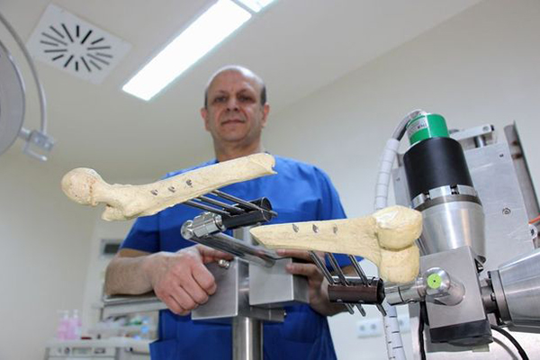 Türk doktordan 'Ortopedi Robotu'