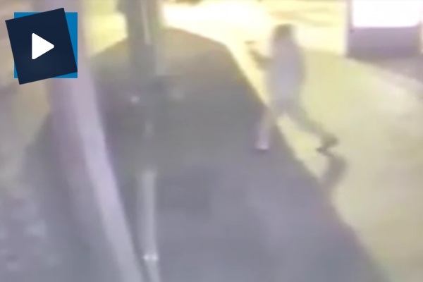 Maskeli hırsız güvenlik kamerasında