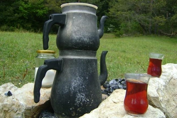 Demlikte kalan çayı atmayın!